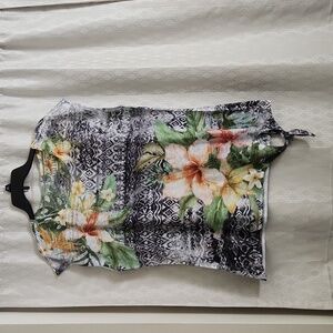 NWOT Women's L 12/14 Time and Tru Floral Top